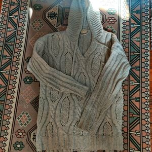 Cable knit hoodie by cupio